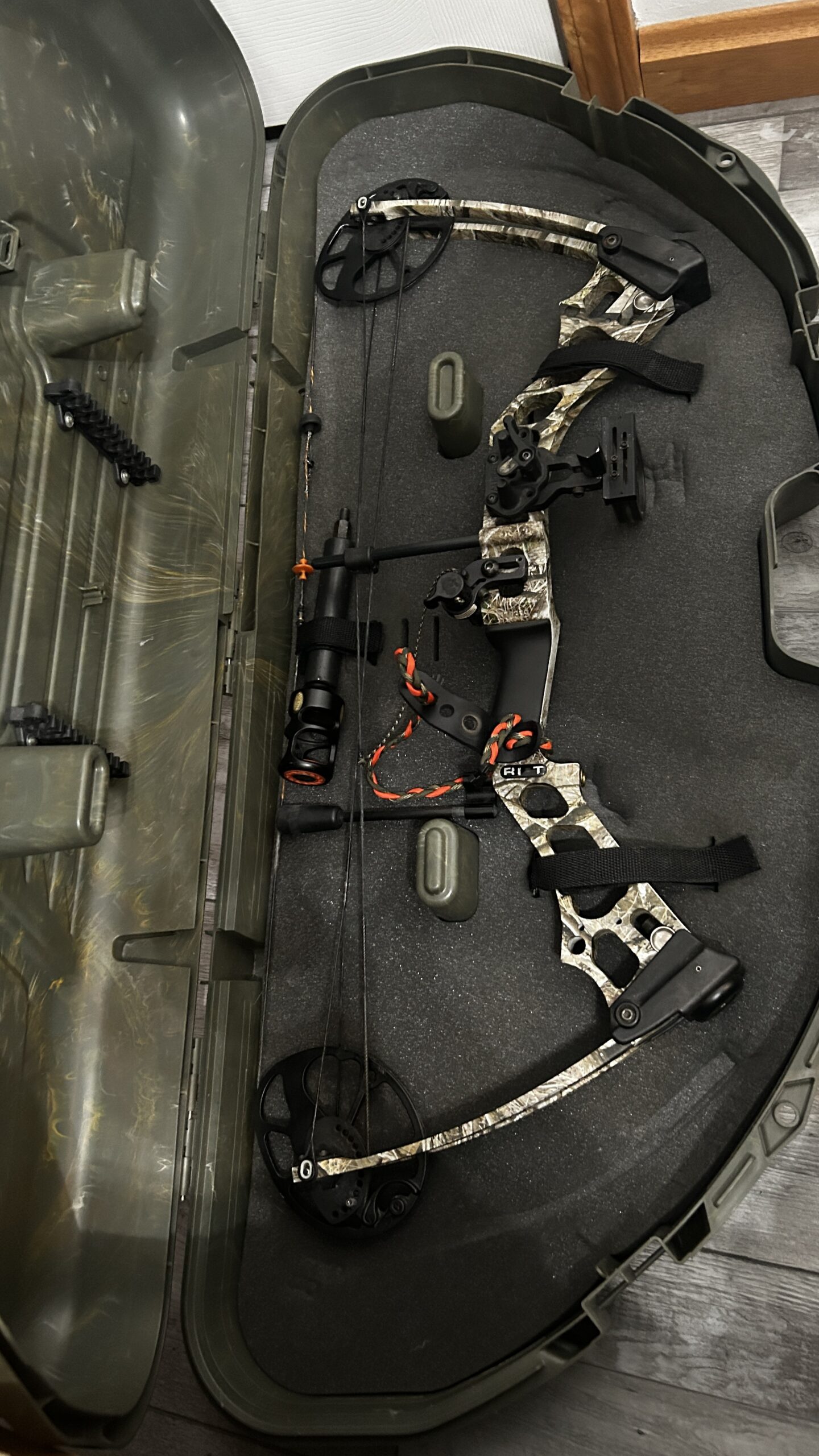 2013 Mission Riot by Mathews - BowtraderUSA